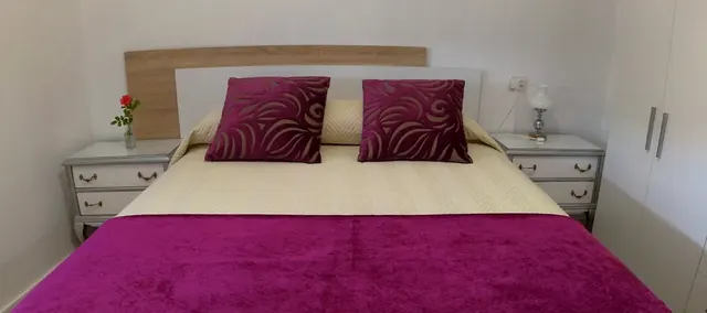 Cama doble del dormitorio principal